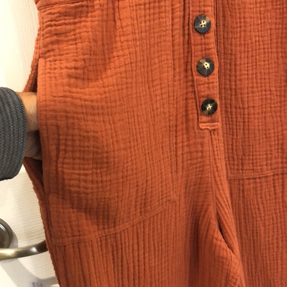 Madewell gauzy jumpsuit button front and on seam hip pockets. - Picture 5 of 14